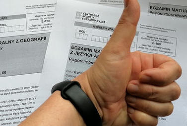 Zdjęcie do Matura 2022 w urszulańskim LO. On zdał. Ona zdała. Oni wszyscy zdali!